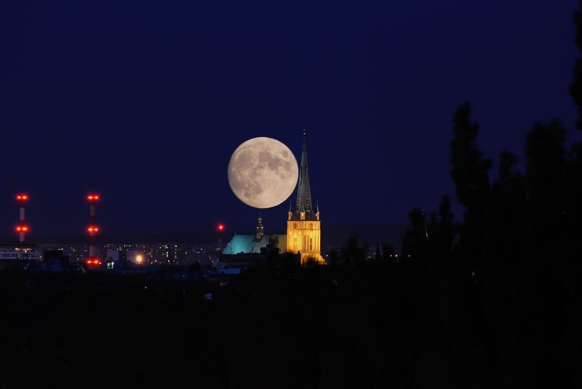 ពិធីលៀងព្រះអម្ចាស់ នៅស្ថានព្រះច័ន្ទ