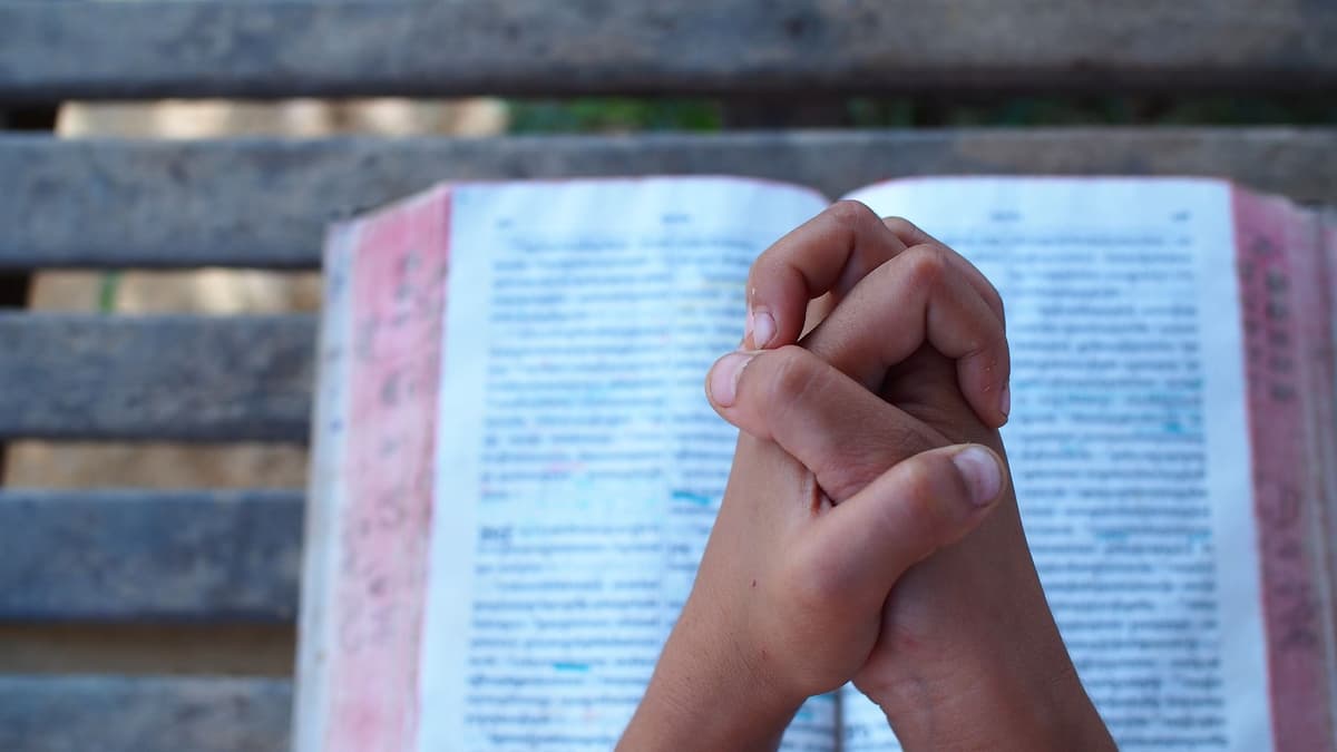 អណ្តាតស្អិត ពេលអធិស្ឋាន