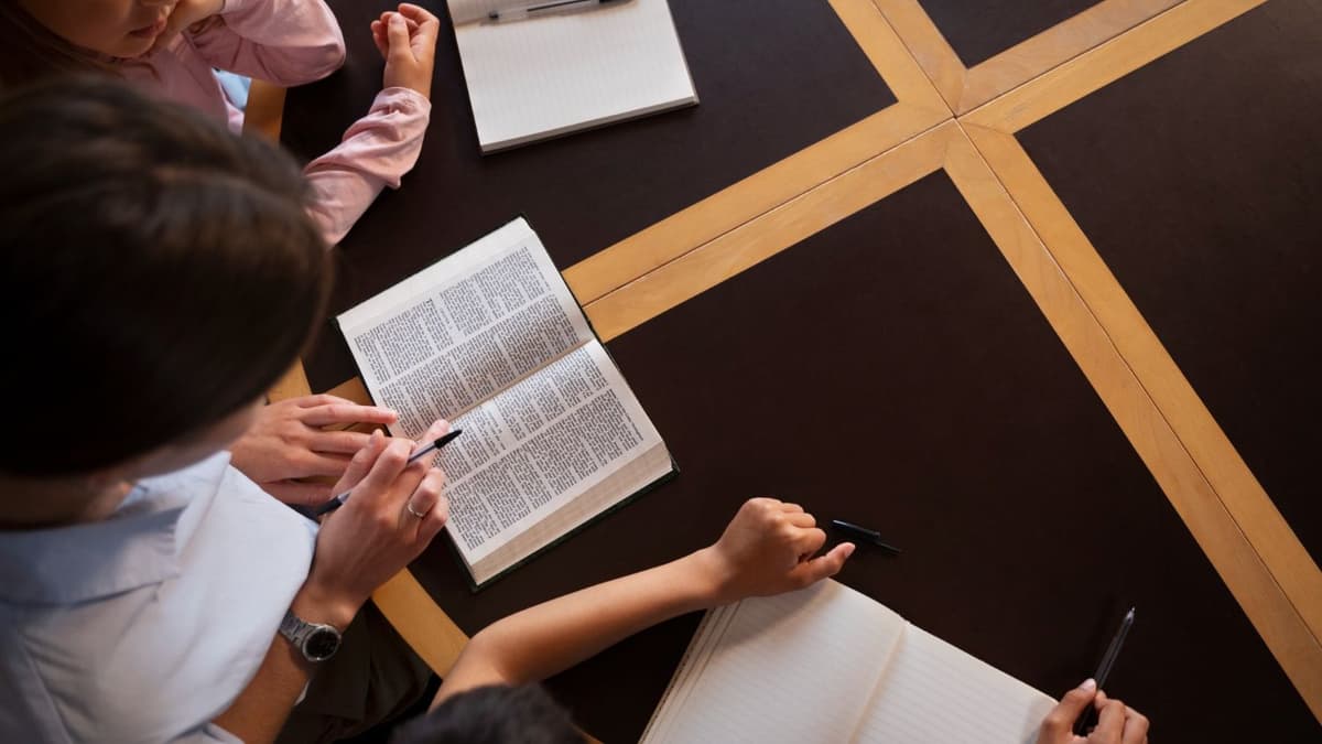 ប្រដាប់ខ្លួន ដោយព្រះអម្ចាស់យេស៊ូវ