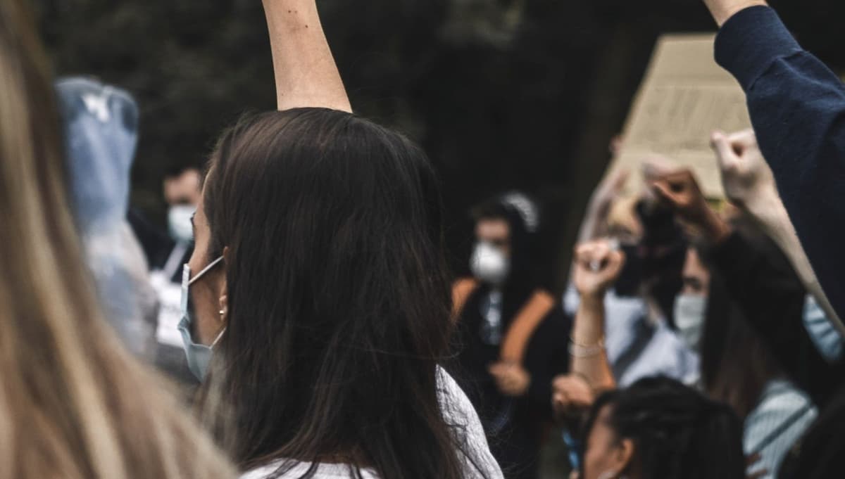 កុំតាមពួកមានគ្នាច្រើន