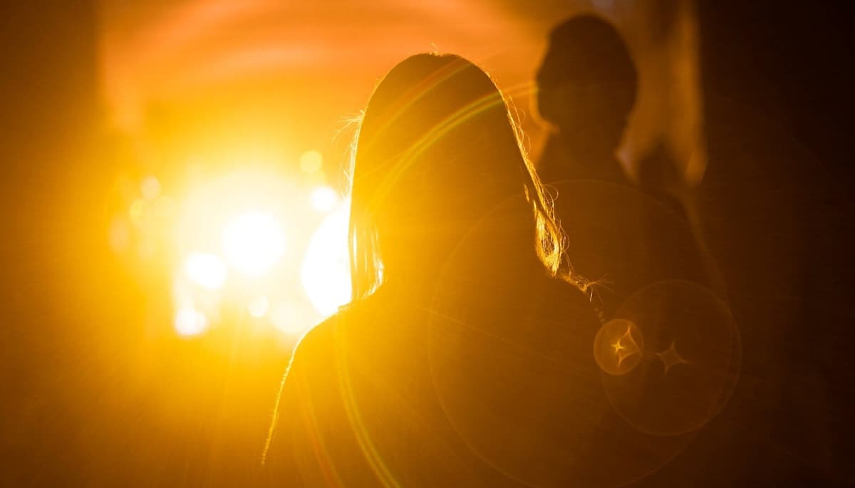 បញ្ចាំងពន្លឺព្រះអង្គ