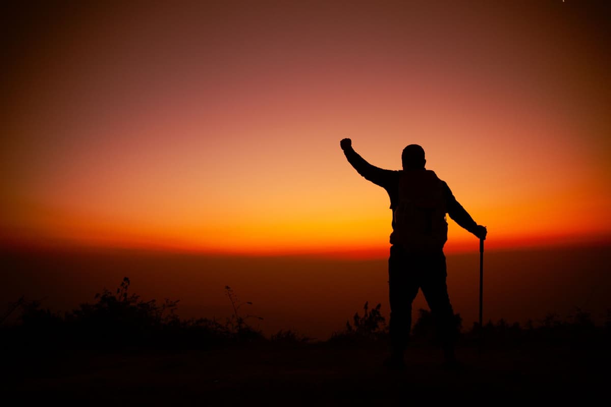 មានលក្ខណៈសម្បត្តិមិនសក្ដិសម