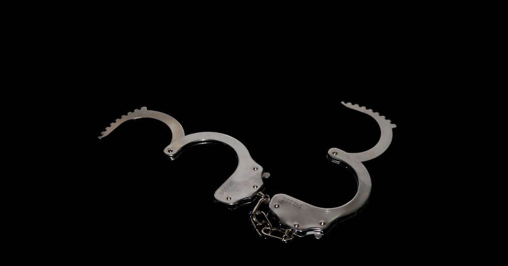 អ្នកឲ្យក្រឹត្យវិន័យ និងសេរីភាព